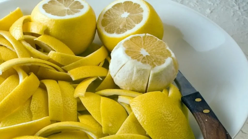 Nevyhazujte citronovou kůru: zde je návod, jak ji využít v zahradnictví a získat všechny její výhody.